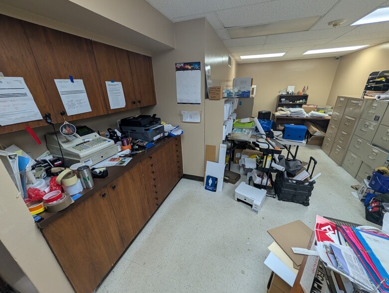 More Photos Of 1724 Hart St, Honolulu Warehouse For Lease