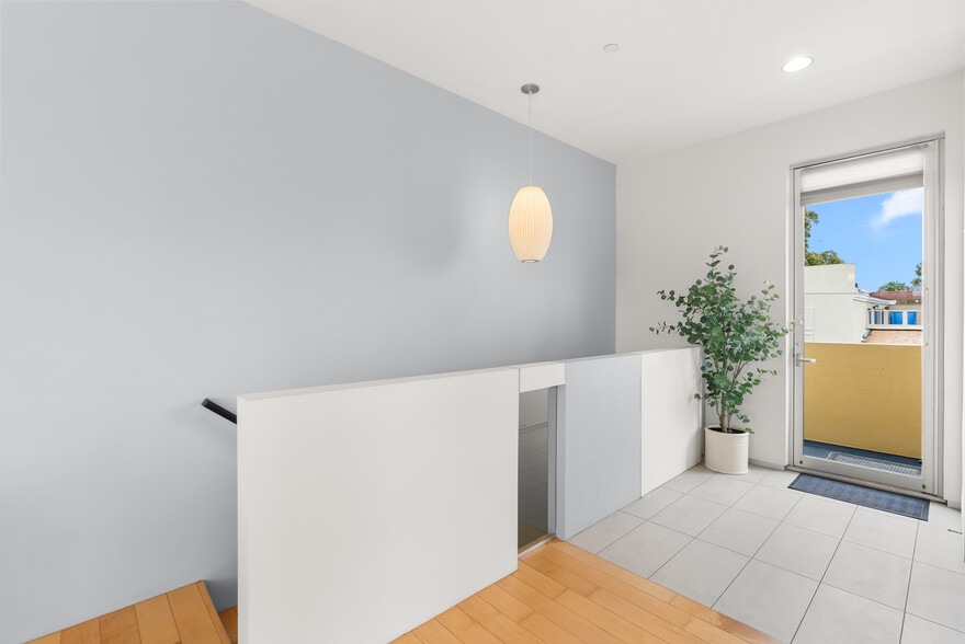 More Photos Of 930-932 Manhattan Beach Blvd, Manhattan Beach Office Residential For Sale