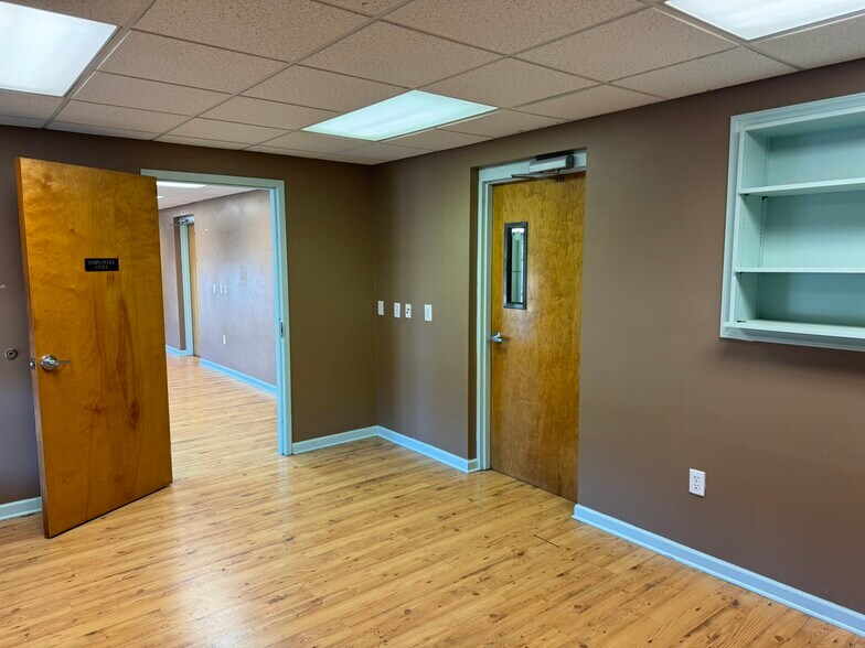 More Photos Of 1212 Battleground Ave, Greensboro Freestanding For Sale