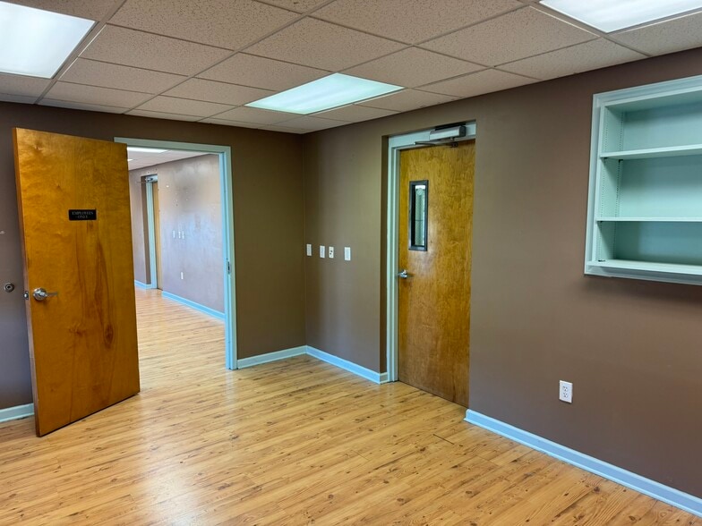 More Photos Of 1212 Battleground Ave, Greensboro Freestanding For Lease