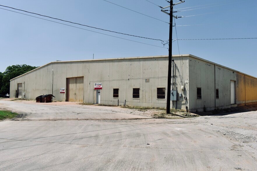 More Photos Of 1009 2nd st, Brady Industrial For Sale