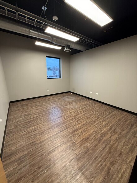 More Photos Of 929 Childs St, Wheaton Warehouse For Lease