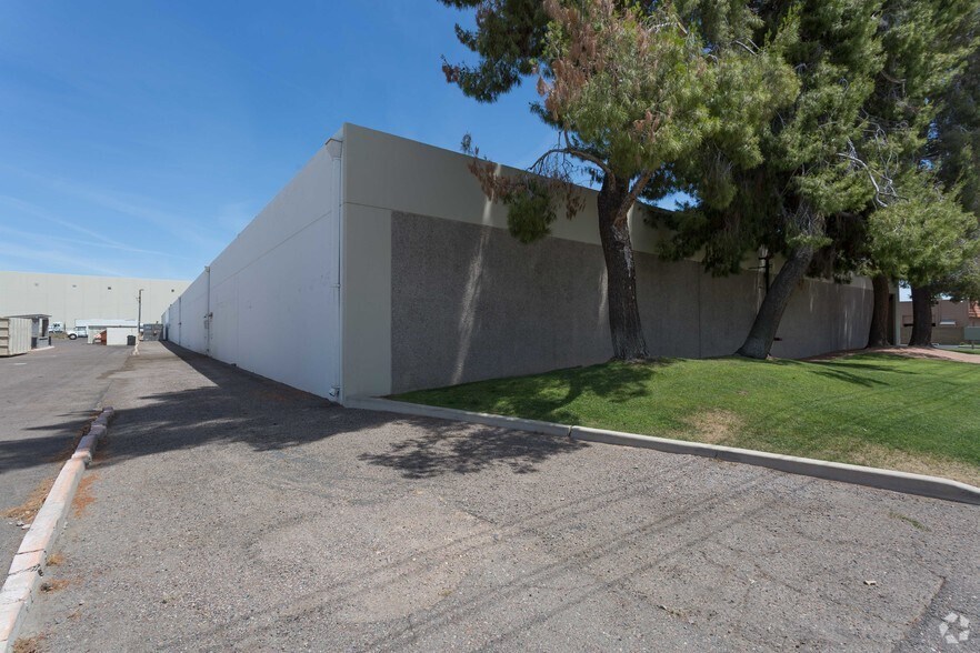 More Photos Of 2141 S Industrial Park Ave, Tempe Warehouse For Lease