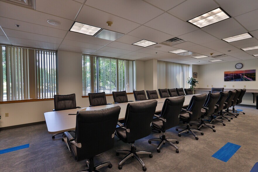 More Photos Of 1525 Valley Center Pky, Bethlehem Unknown For Lease