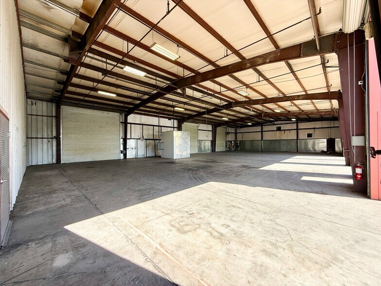 More Photos Of 3865-3885 Rockbottom St, North Las Vegas Manufacturing For Lease