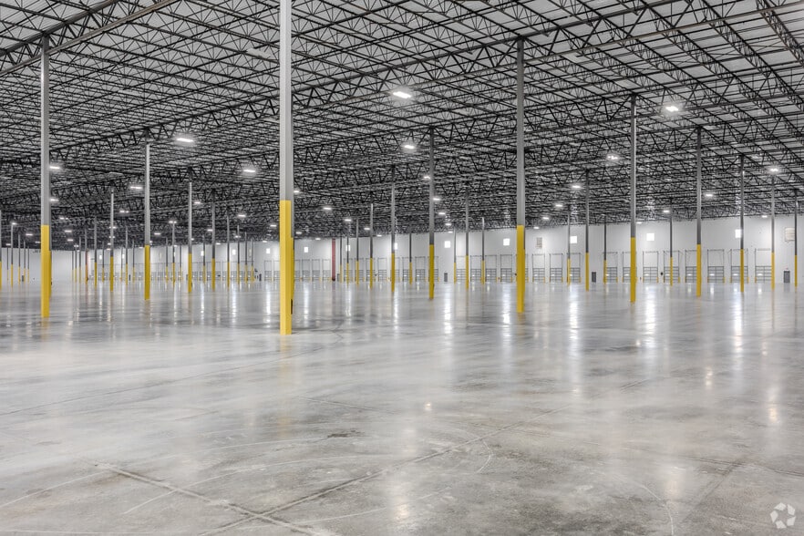 More Photos Of 175 Candler Rd, Stockbridge Warehouse For Lease