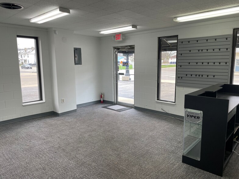 More Photos Of 530 N Main St, Piqua Auto Repair For Lease