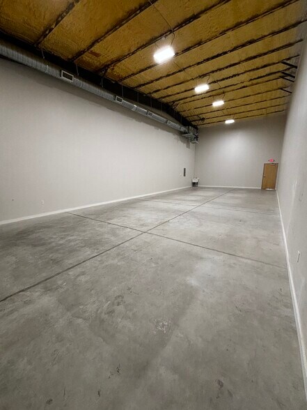 More Photos Of 401 S. Chitalpa St., Leander Flex For Lease