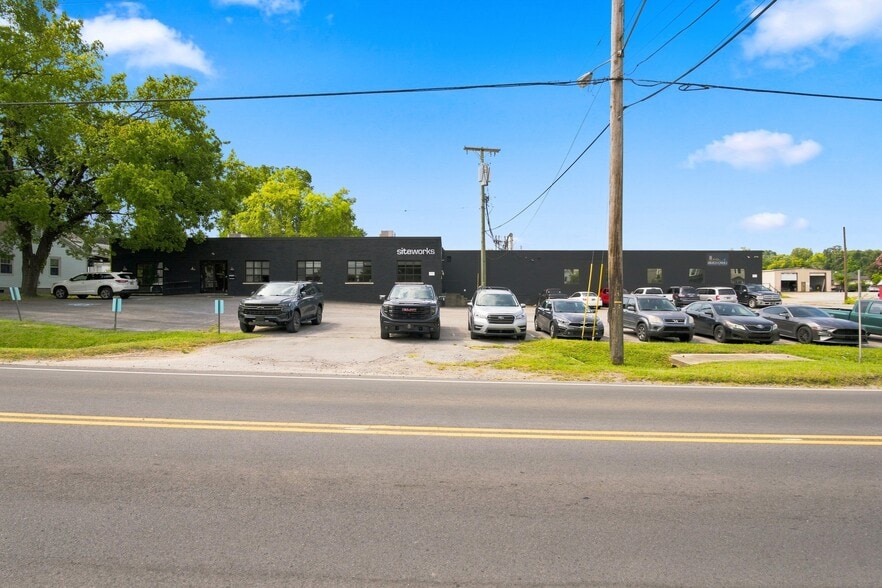 More Photos Of 6115 Robertson Ave, Nashville Warehouse For Lease