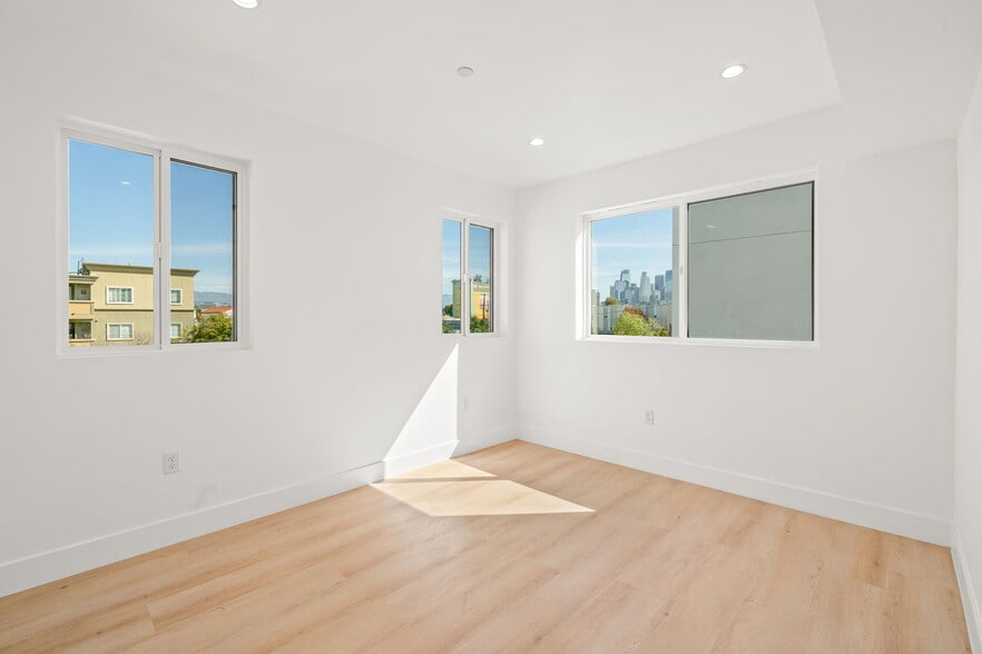 More Photos Of 1933 Magnolia Ave, Los Angeles Apartments For Sale