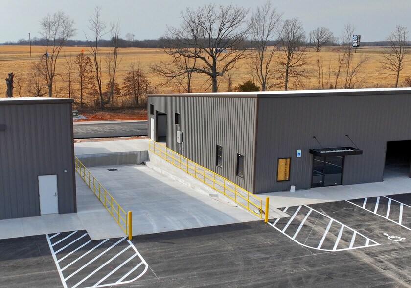 More Photos Of 1894 E 1st Ave, Bentonville Industrial For Lease