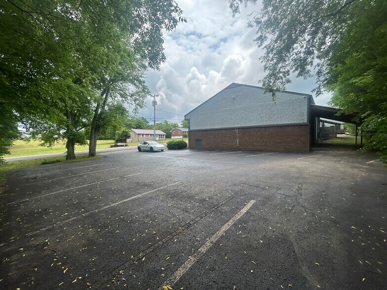 More Photos Of 125 Glancy St, Goodlettsville Office For Sale