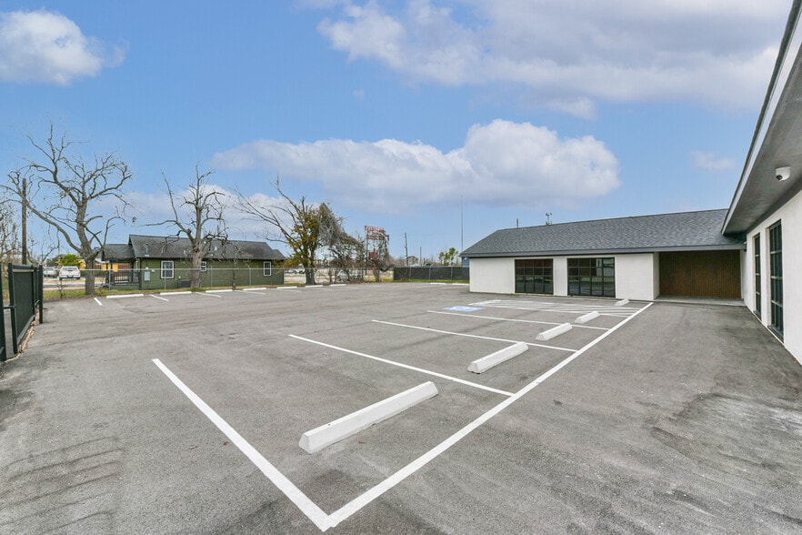 More Photos Of 4608 Nolda St, Houston Office For Lease