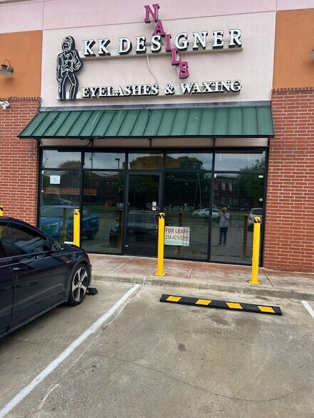More Photos Of 516 S Hampton Rd, Dallas Storefront Retail Office For Lease