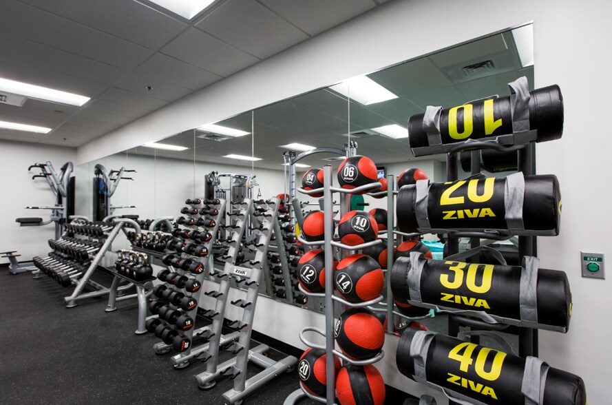 More Photos Of 1175 Peachtree St NE, Atlanta Office For Lease