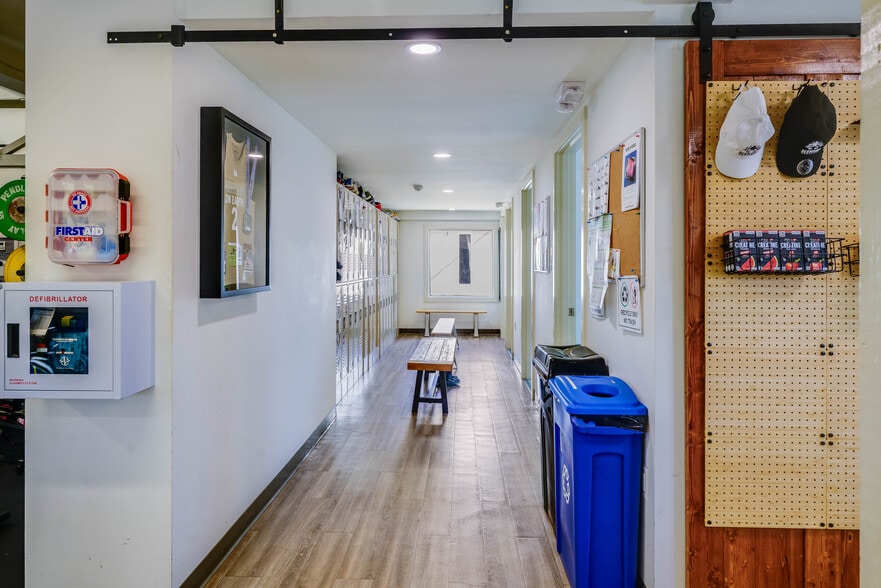 More Photos Of 423 N Lemon Ave, Sarasota Freestanding For Sale