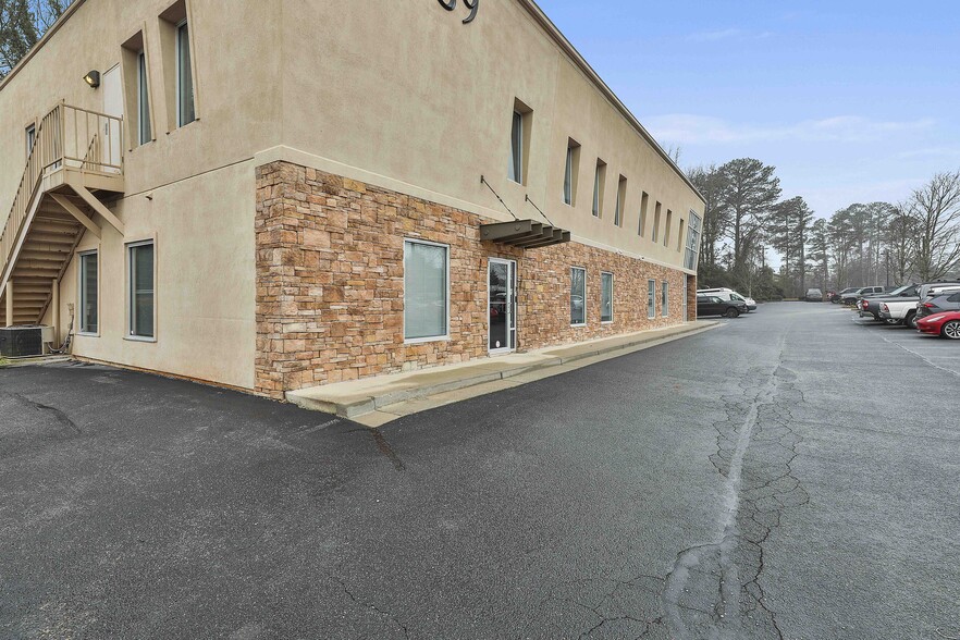 More Photos Of 1039 Sullivan Rd, Newnan Office For Lease