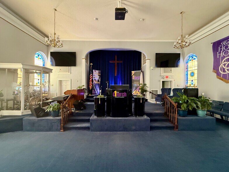 More Photos Of 914 Person St, Fayetteville Religious Facility For Lease