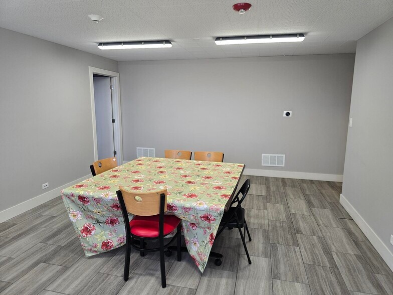 More Photos Of 8030 N Lawndale Ave, Skokie Warehouse For Sale