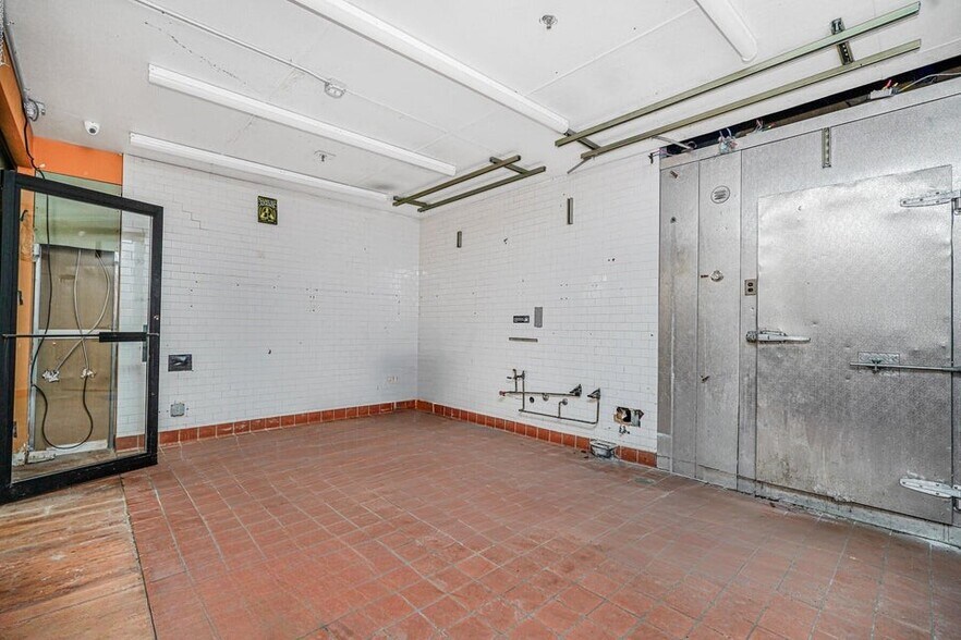 More Photos Of 2200 Arthur Kill Rd, Staten Island Distribution For Sale
