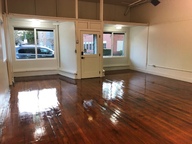 More Photos Of 1733-1737 SE Morrison St, Portland Apartments For Lease