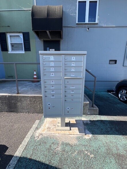 More Photos Of 2407-2417 Lancaster Ave, Wilmington Office Residential For Lease