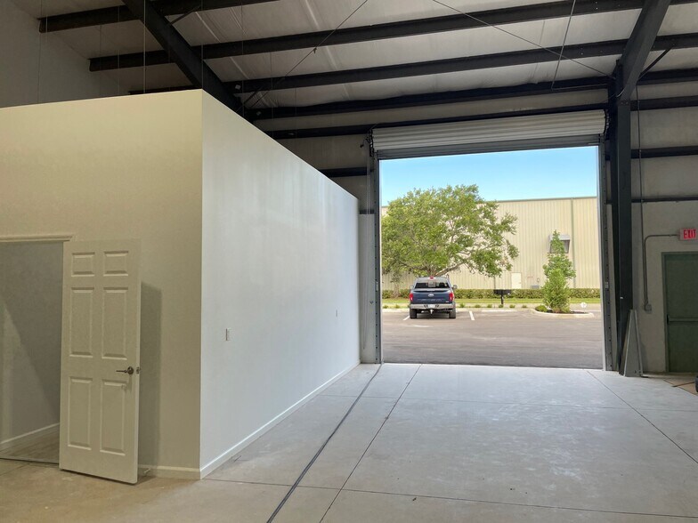 More Photos Of 6840-6848 28th Street Cir E, Sarasota Industrial For Lease