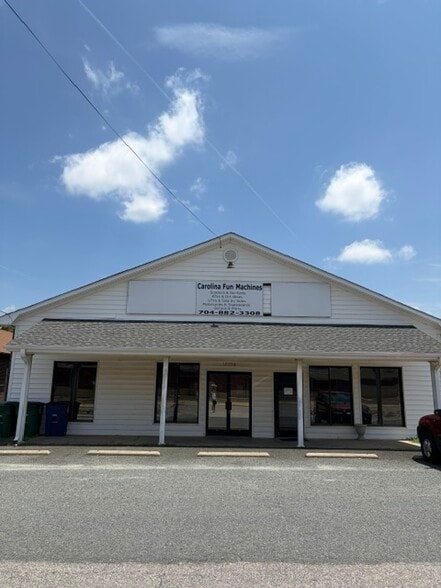 More Photos Of 12056 Stallings Commerce Dr, Matthews Showroom For Lease