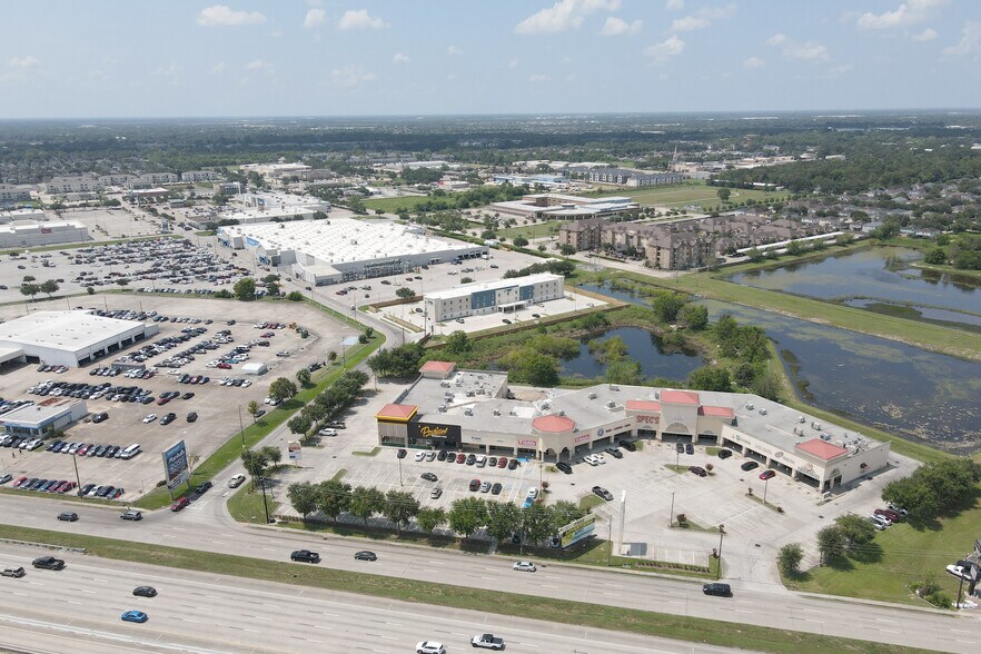 More Photos Of 11130 Gulf Fwy, Houston Unknown For Lease