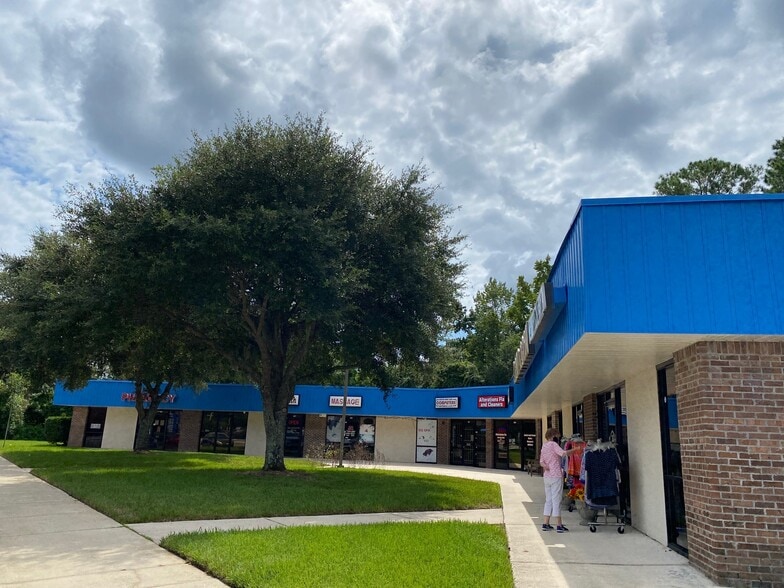 More Photos Of 2561-2575 County Road 220, Middleburg Unknown For Lease