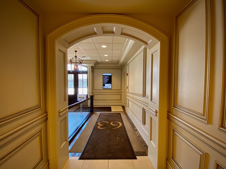More Photos Of 63 Kercheval Ave, Grosse Pointe Farms Office For Lease
