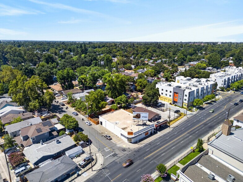 More Photos Of 3930 Broadway, Sacramento Freestanding For Sale