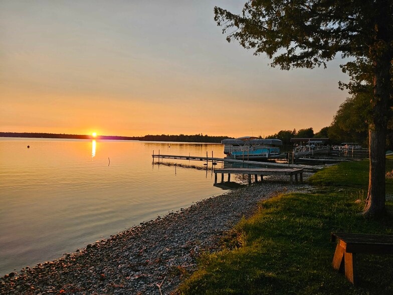 More Photos Of 18730 Fireside Hwy, Presque Isle Hotel For Sale