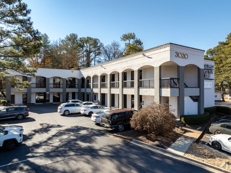 More Photos Of 3020 Roswell Rd NE, Marietta Medical For Lease
