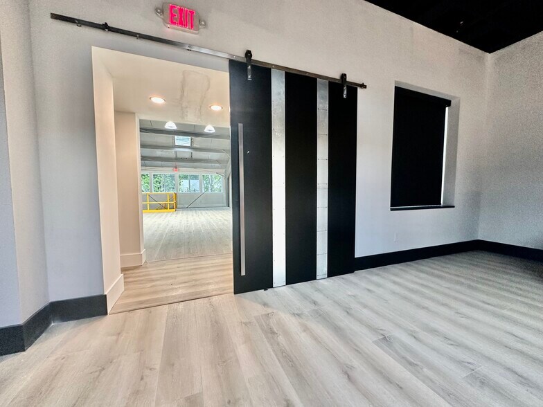 More Photos Of 169 W Putnam Ave, Greenwich Freestanding For Lease