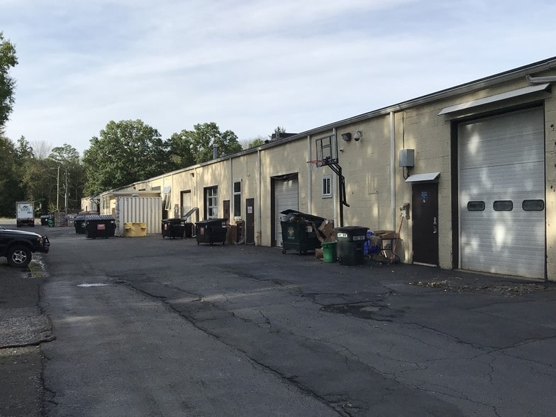 More Photos Of 1-37 Rockland Park Ave, Tappan Service For Lease