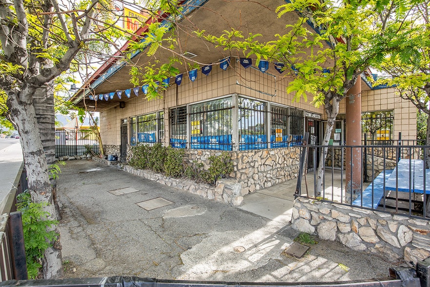 More Photos Of 651 N Waterman Ave, San Bernardino Storefront Retail Office For Sale