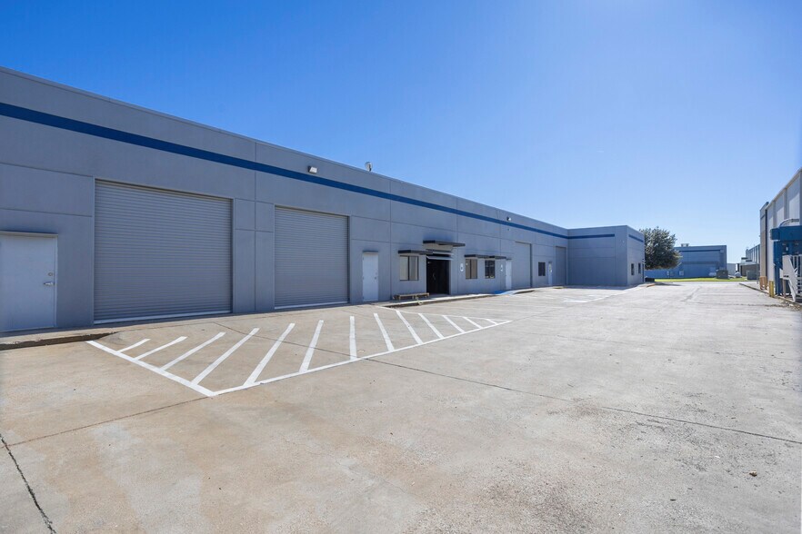 More Photos Of 6750 Corporation Pky, Fort Worth Warehouse For Lease