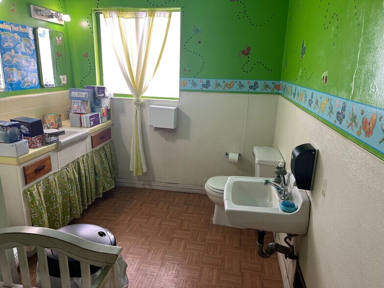 More Photos Of 2100 E Lambert Rd, La Habra Contractor Storage Yard For Sale