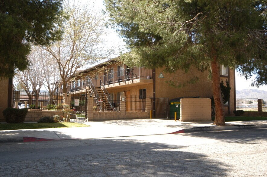 More Photos Of 518-524 E Avenue Q-12, Palmdale Apartments For Sale