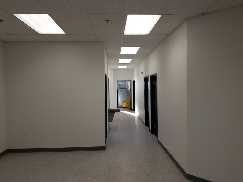 More Photos Of 603 Well St, Williston Warehouse For Sale