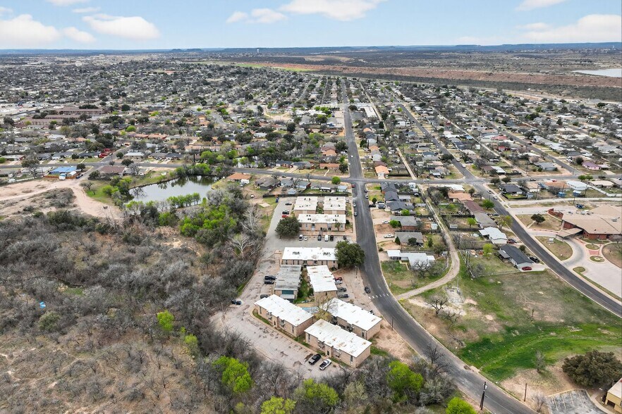 More Photos Of 1707-1717 Greenwood St, San Angelo Apartments For Sale