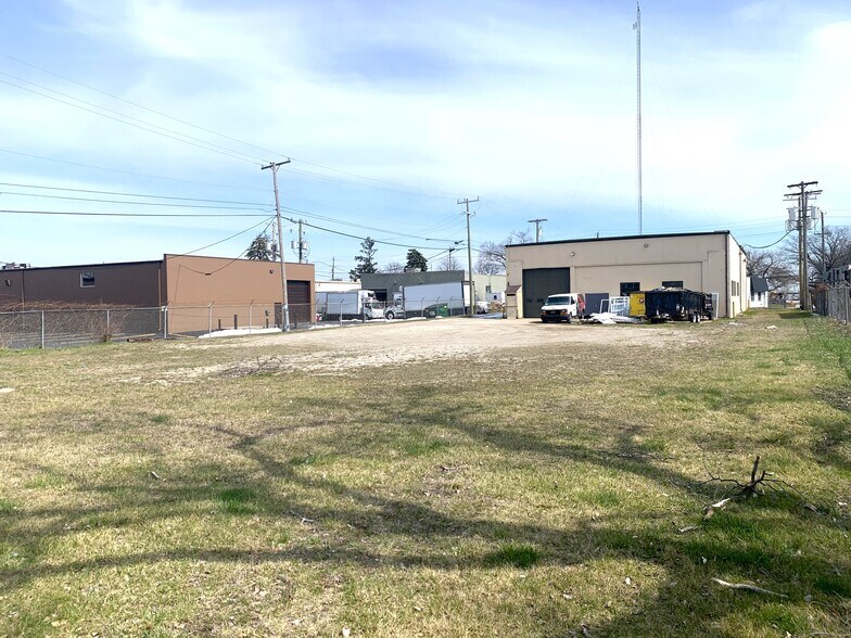 More Photos Of 13311 Stark Rd, Livonia Warehouse For Lease
