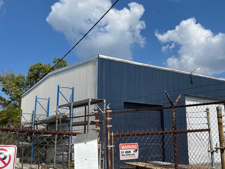 More Photos Of 2585 4th St, Fort Myers Warehouse For Sale
