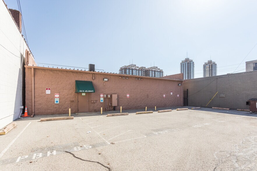 More Photos Of 838 N Delaware St, Indianapolis Unknown For Lease