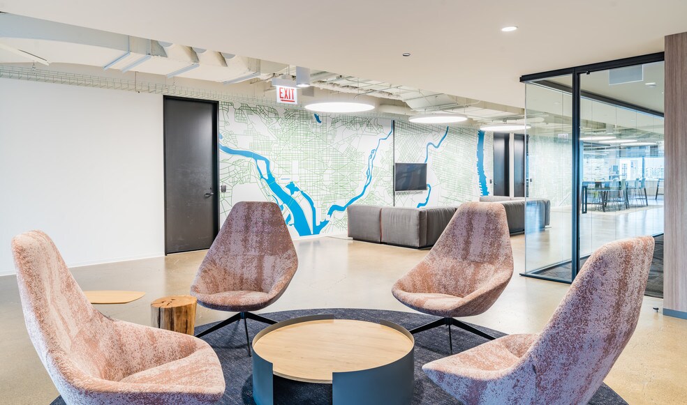 More Photos Of 300 S Riverside Plz, Chicago Office For Lease