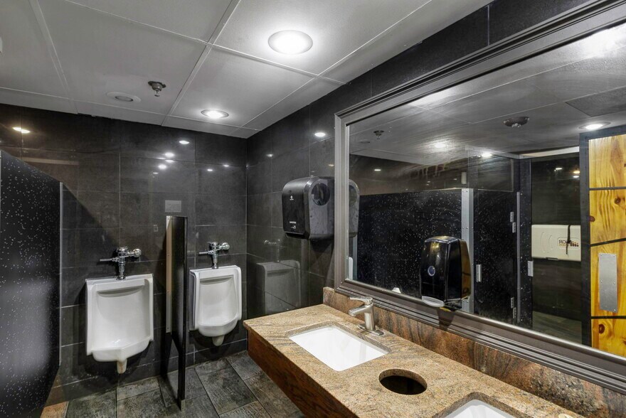 More Photos Of 2901 Tyrone Blvd, Saint Petersburg Restaurant For Sale