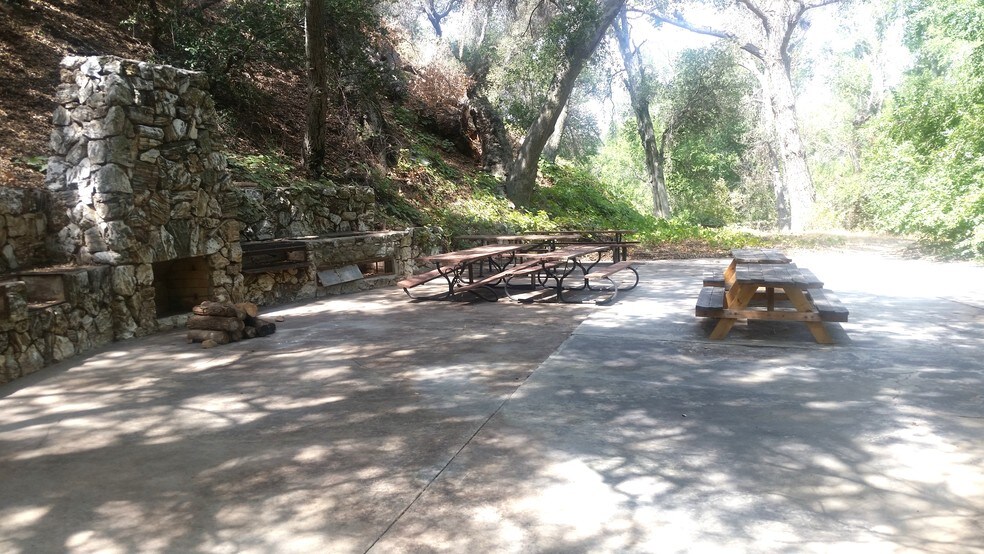 More Photos Of 13136 Sierra Hwy, Santa Clarita Specialty For Sale