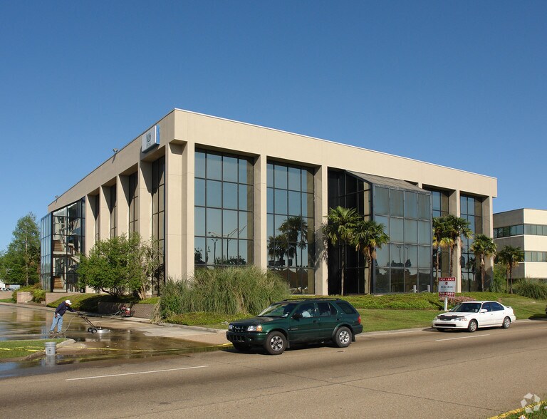 More Photos Of 3029 S Sherwood Forest Blvd, Baton Rouge Loft Creative Space For Lease