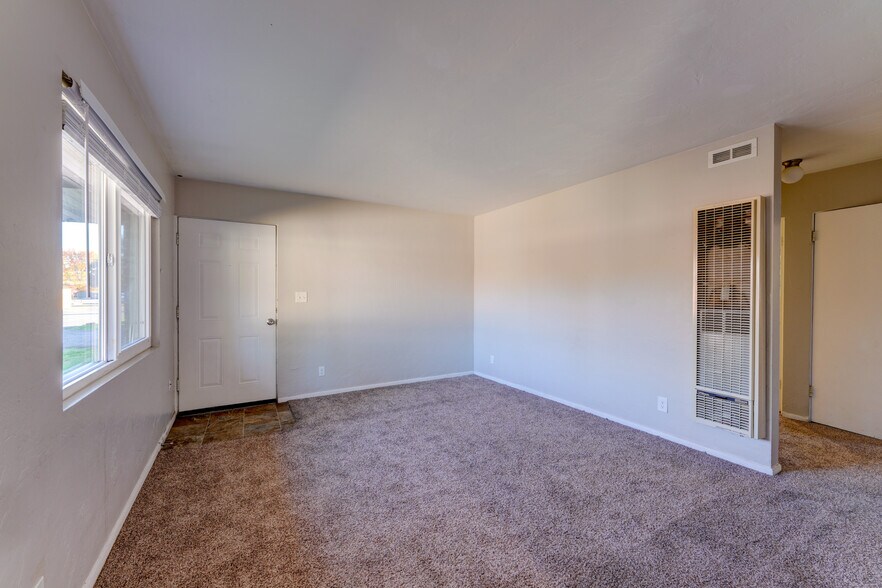 More Photos Of 1049 SE Walnut St, Hillsboro Apartments For Sale
